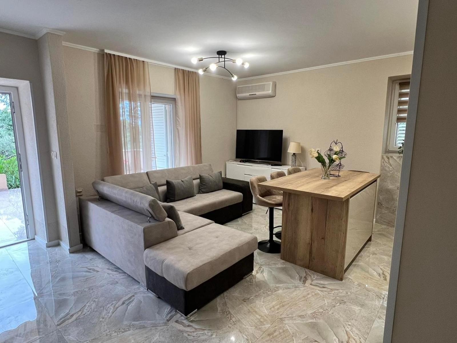 Apartments Barbara อูมัค ภายนอก รูปภาพ